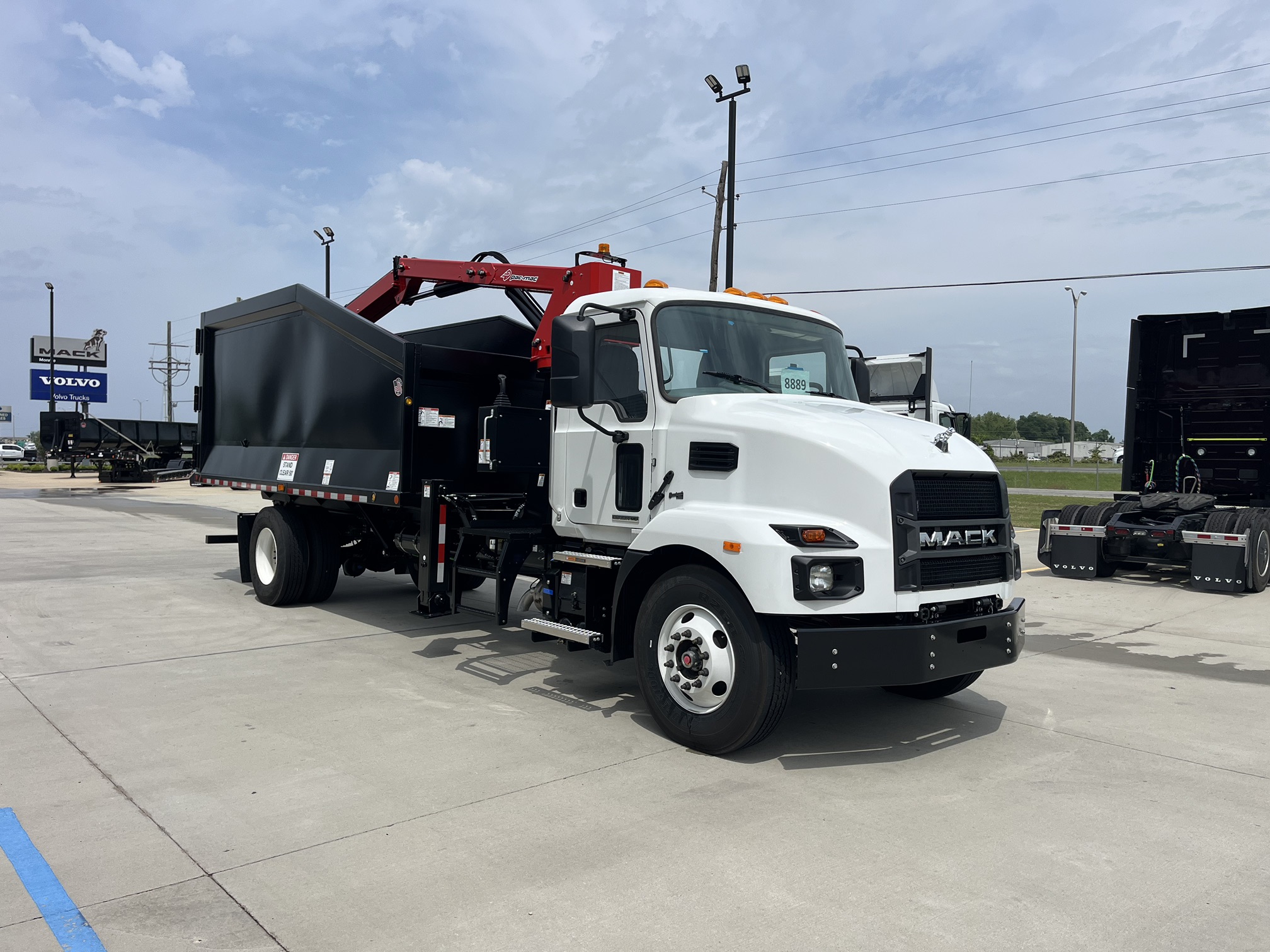 Pac-Mac KB20 Knuckleboom Grapple Truck