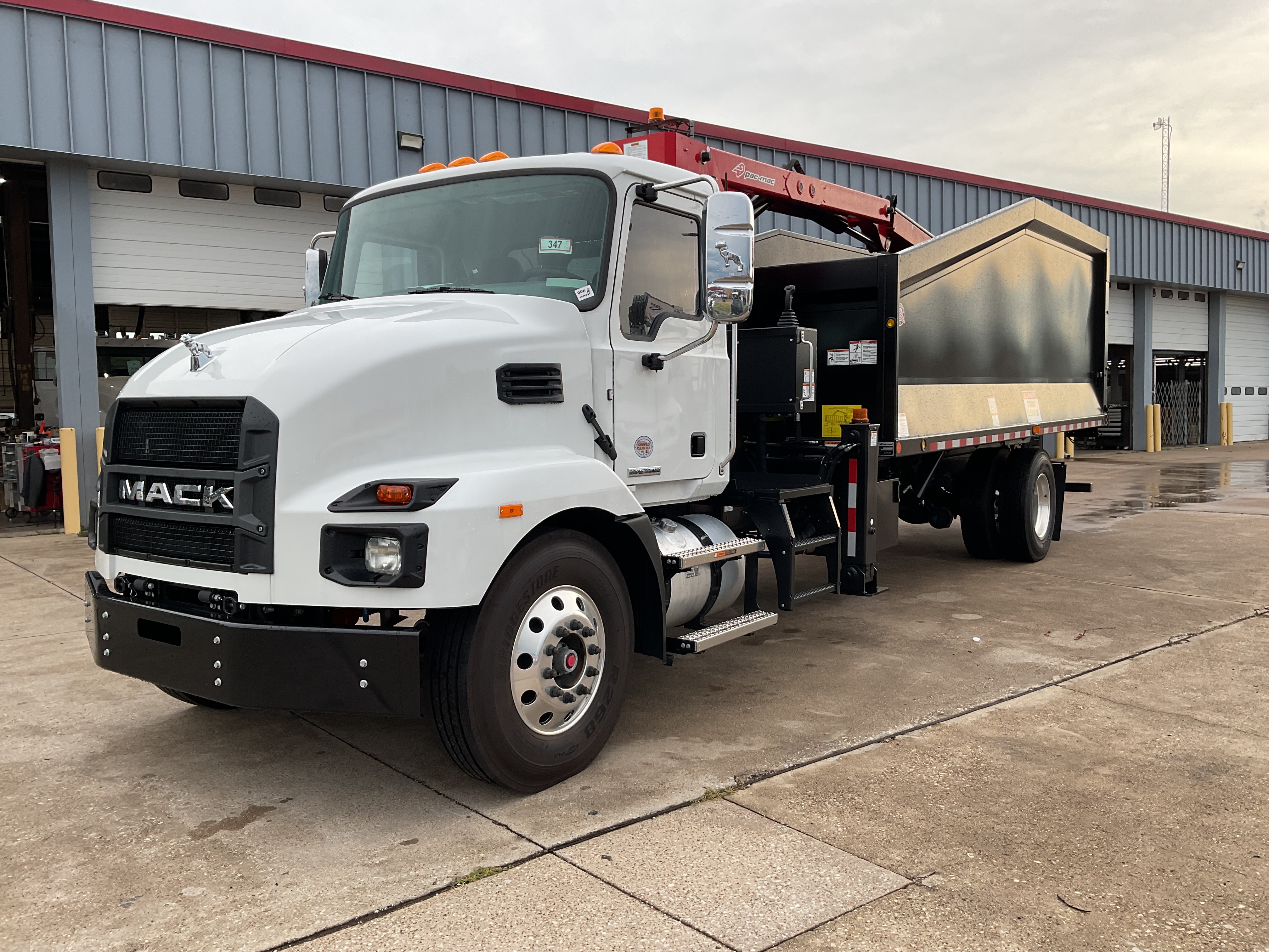 Pac-Mac KB20 Knuckleboom Grapple Truck